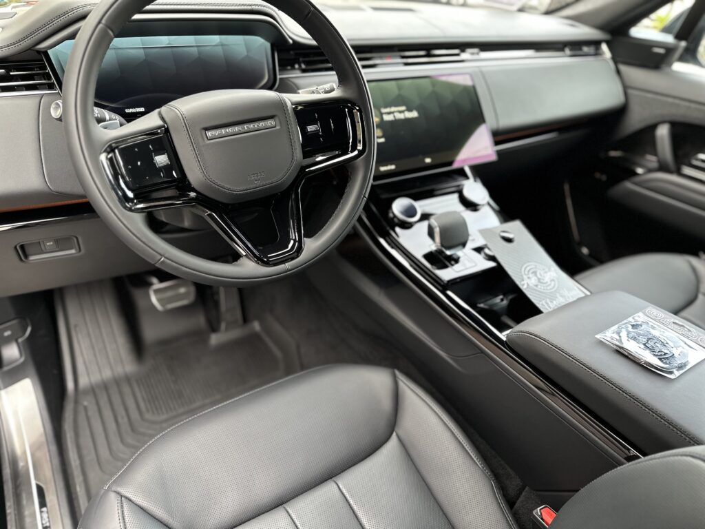 This photo is of the interior of a Range Rover with Leather Seat Conditioning Santa Rosa